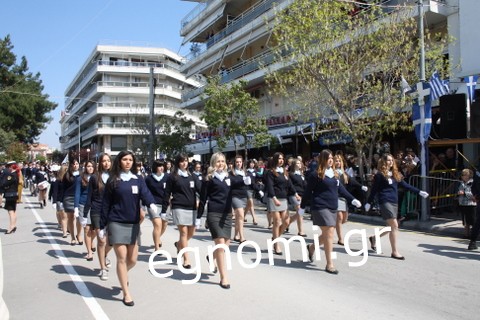 Παρέλαση Λυκείων Χαλκίδας: Έσκισαν τα κορίτσια του 1ου Λυκείου