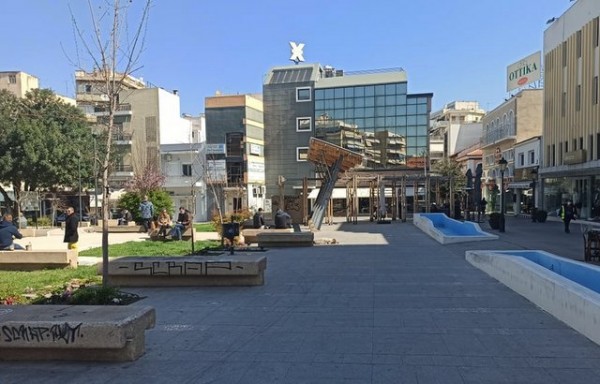 ΧΑΛΚΙΔΑ: Οι δάσκαλοι στηρίζουν την διαμαρτυρία στην πλατεία Ταχυδρομείου