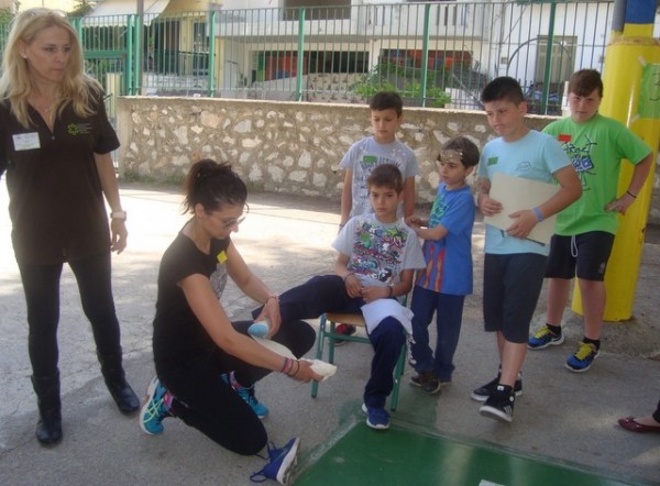 Οι μαθητές παρίσταναν τους τραυματίες στο 2ο Δημοτικό Σχολείο Χαλκίδας