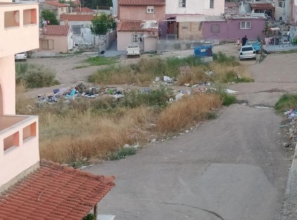 Οικόπεδο - χωματερή μέσα στη Χαλκίδα