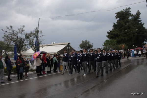 ΠΑΡΕΛΑΣΗ ΛΥΚΕΙΑ ΧΑΛΚΙΔΑ: Πρώτο σε βηματισμό το 1ο