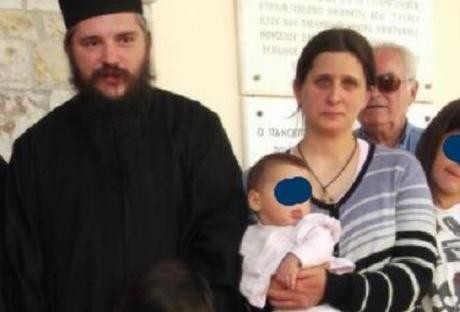 Παπάς με εννιά παιδιά πέρασε στο Πανεπιστήμιο