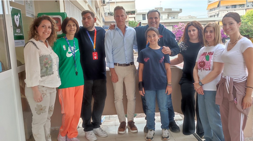 ΧΑΛΚΙΔΑ: Γονιός μαθητή δώρισε απινιδωτή στο 5ο Δημοτικό Σχολείο