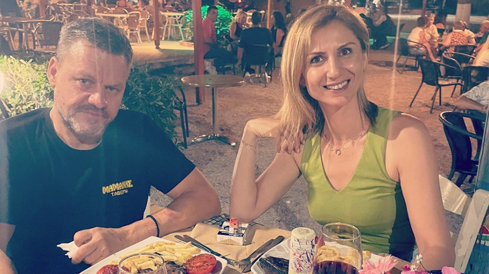 ΜΑΜΑΝΗΣ ΝΕΟΣ ΠΥΡΓΟΣ: Απόλαυση μετά τη δουλειά για το όμορφο ζευγάρι!