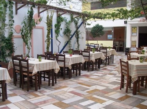 Εβαλε ενοικιάζεται η Στοά