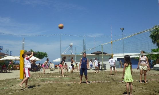 Beach volley με πιτσιρίκια