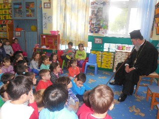 Ο Μητροπολίτης στο 2ο Δημοτικό Σχολείο Ψαχνών