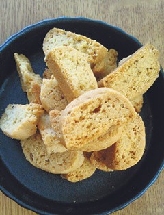 Παξιμαδάκια με κανέλα και σουσάμι