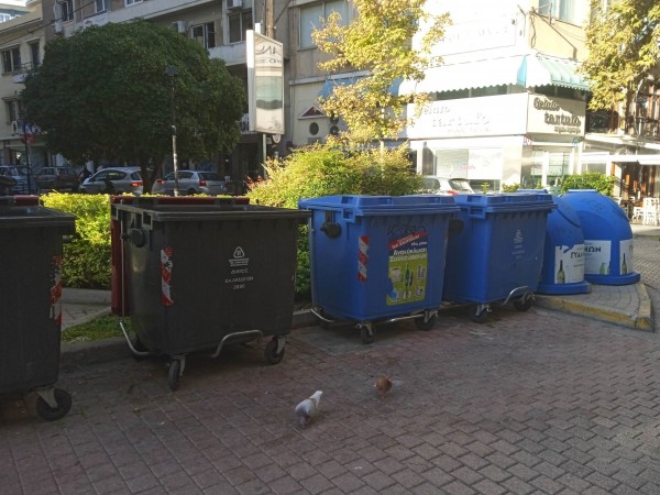 Επικίνδυνοι κάδοι απορριμμάτων στη Χαλκίδα