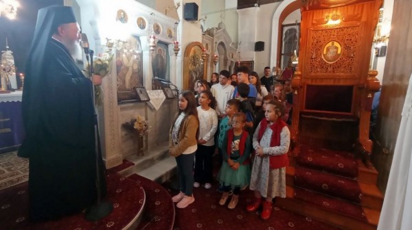 ΔΟΚΟΣ ΧΑΛΚΙΔΑΣ: Ο Μητροπολίτης στο ναό Κοιμήσεως της Θεοτόκου για τους Χαιρετισμούς