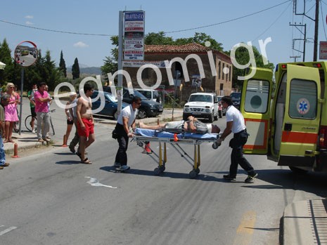 Αυτοκίνητο παρέσυρε πεζό έξω από την Εφορία Χαλκίδας