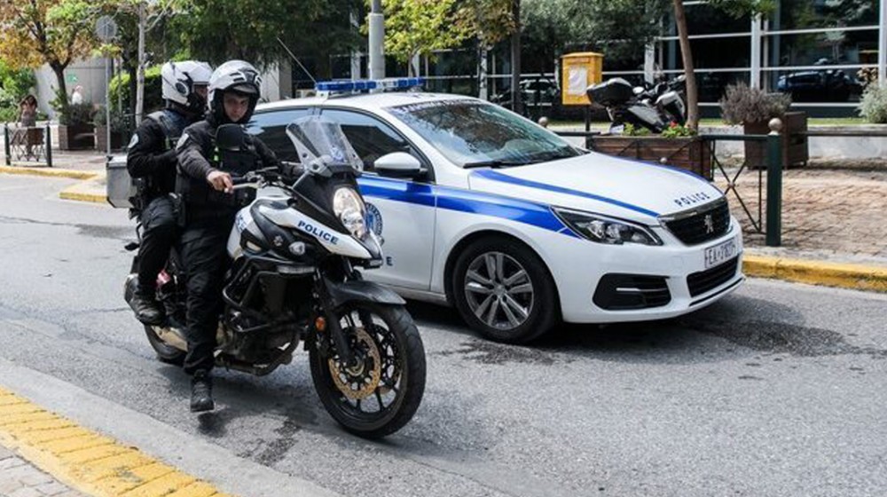 18χρονος έπνιξε τη μητέρα του με πετσέτα και κάλεσε τους αστυνομικούς να τον συλλάβουν