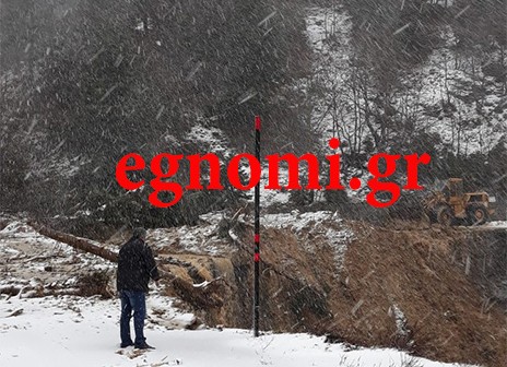 ΔΗΜΟΣ ΔΙΡΦΥΩΝ - ΜΕΣΣΑΠΙΩΝ: Έπεσε όλη η πλαγιά στο δρόμο Στενής - Στροπώνων