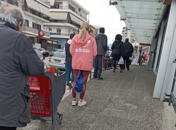 Ουρές σε όλα τα σούπερ-μάρκετ της Χαλκίδας το Σάββατο