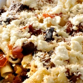 Μακαρόνια με κιμά και μελιντζάνες