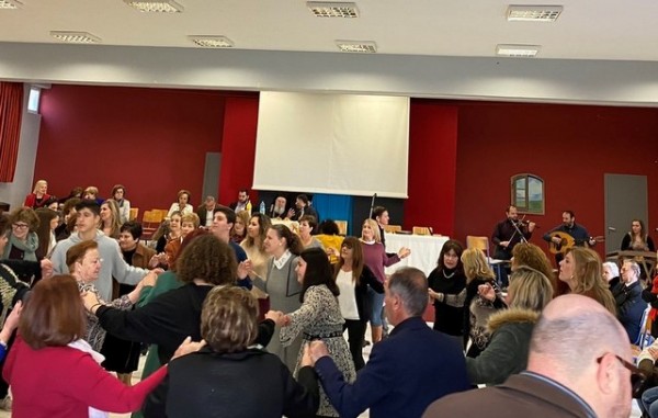 Κοπή πίτας με ζωντανή μουσική και χορούς στο 1ο Γυμνάσιο Χαλκίδας