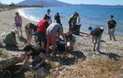 Τους  έδωσαν μόνο δύο ώρες διορία, για να καθαρίσουν τις ακτές