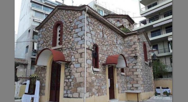 ΧΑΛΚΙΔΑ: Βραδινή θεία λειτουργία στο παρεκκλήσι της Μέσα Παναγίτσας