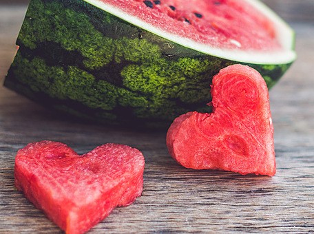 Σας αρέσει το καρπούζι και το ροδάκινο; Έτσι θα αρέσουν και στο πρόσωπο σας!