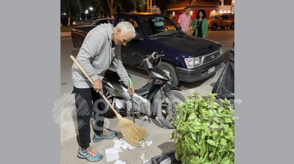 Ο δάσκαλος έδωσε μάθημα περιβαλλοντικής συνείδησης