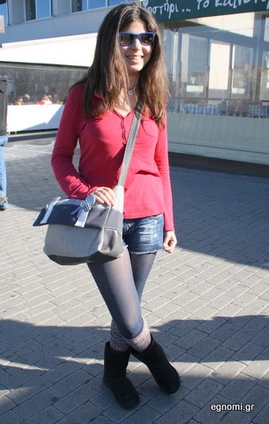 Η Ναταλία με τα μπλε γυαλιά