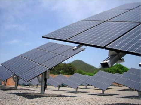 Ντύνεται με φωτοβολταϊκά η Mercedes