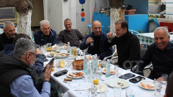 ΧΑΛΚΙΔΑ: Γνωστοί προπονητές το ...έριξαν έξω με τσίπουρο και θαλασσινούς μεζέδες