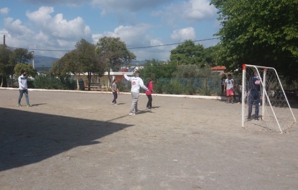 Παίκτες του Ηρακλή Ψαχνών έπαιξαν μπάλα με μαθητές Δημοτικών Σχολείων