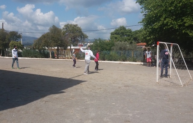 Παίκτες του Ηρακλή Ψαχνών έπαιξαν μπάλα με μαθητές Δημοτικών Σχολείων