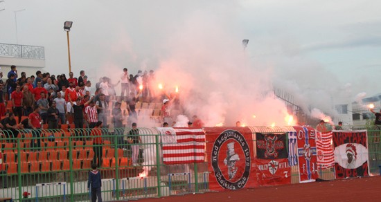 Παλαίμαχοι Ολυμπιακού-ΑΟΧ: Τα καπνογόνα πήραν φωτιά...