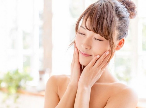 Πλύνετε το πρόσωπο σας με.. ανθρακούχο νερό