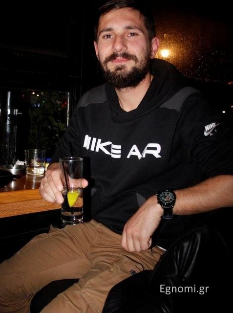 Ανοίγει νέα σελίδα στη ζωή του και το γιορτάζει!