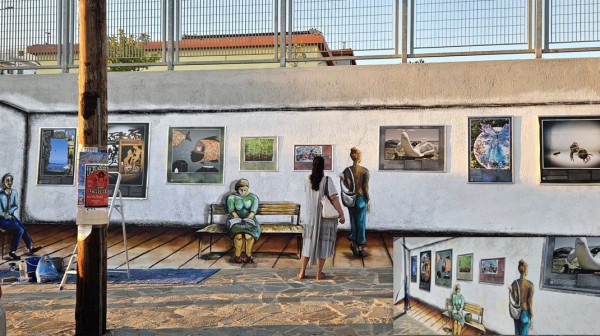 ΚΑΡΥΣΤΟΣ: Εννιά καλλιτέχνες από τη Νότια Εύβοια έφτιαξαν τον τοίχο που μιλάει