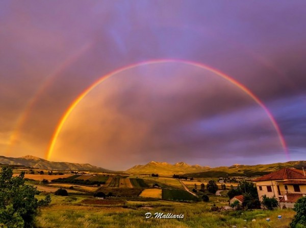 Διπλό ουράνιο τόξο αγκαλιάζει τον Πισσώνα