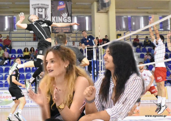 Καρφιά, μπλοκ και χειροκρότημα...