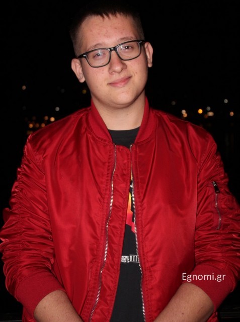 Προβληματισμένος ο Νίκος!