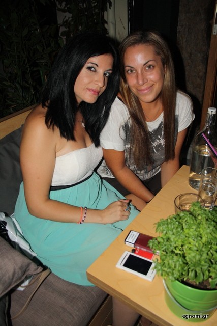 Ηρθε από τον Καναδά για την κολλητή της