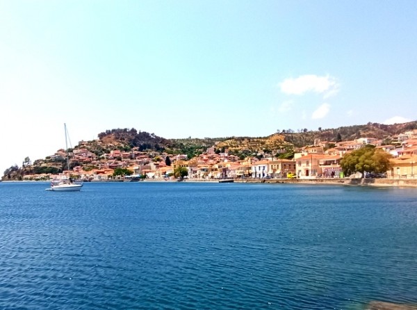 ΛΙΜΝΗ: Γραφική, γεμάτη καλντερίμια και αμέτρητες επιλογές για διασκέδαση!