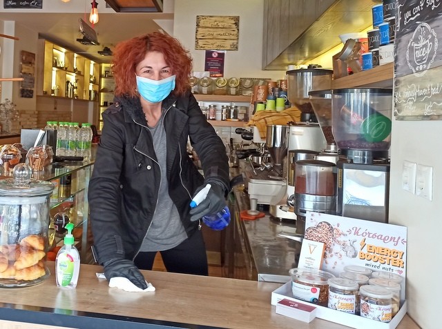 ΧΑΛΚΙΔΑ ΚΟΡΩΝΟΪΟΣ: Το μεροκάματο της αγωνίας για τους ελεύθερους επαγγελματίες