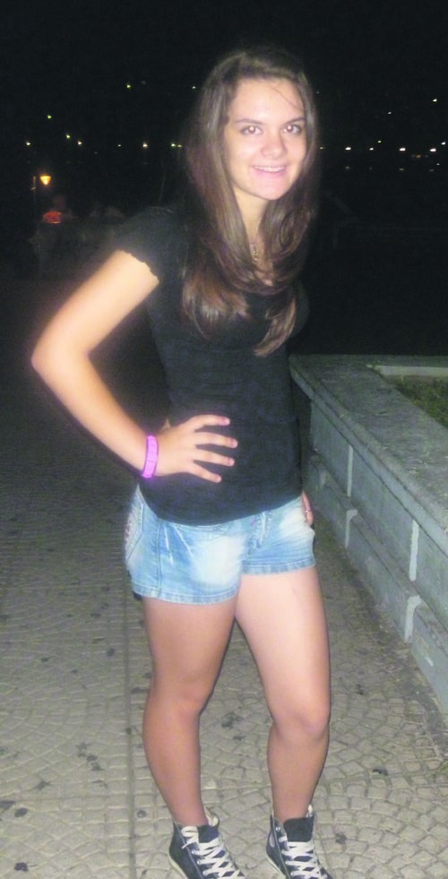 Λάμπει ολόκληρη