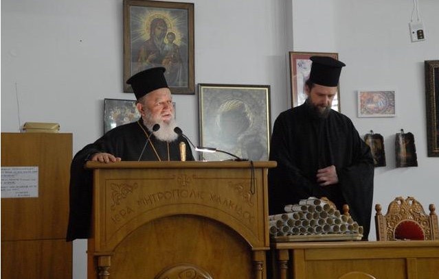 Παρέλαβαν διπλώματα οι γονείς από τα χέρια του Μητροπολίτη