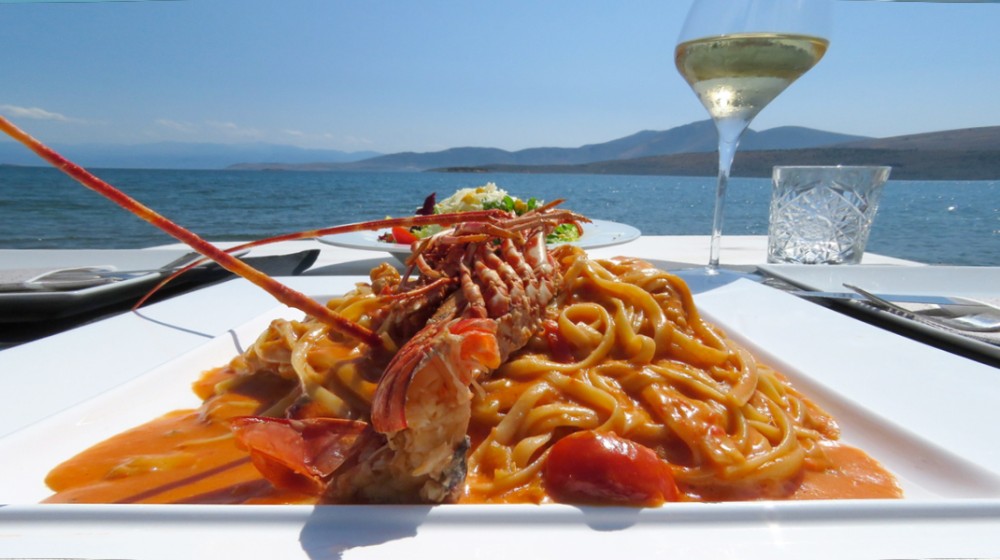 ΧΑΛΚΙΔΑ και πέριξ: Γευστικός περίπατος στα ουζερί που αξίζει να επισκεφθείς!