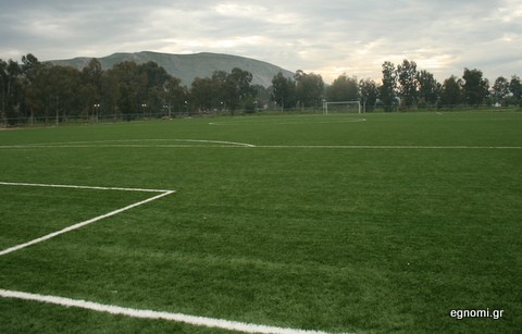 Θέλει να χαλάσει ένα γήπεδο για να φτιάξει σχολείο