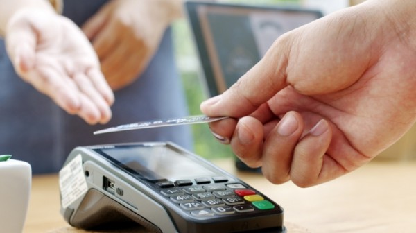 Υποχρεωτικά από την 1η Απριλίου τα POS για 35 επαγγέλματα