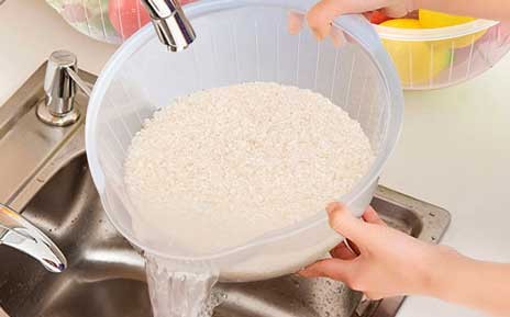 Γιατί πρέπει να πλένουμε πολύ καλά το ρύζι