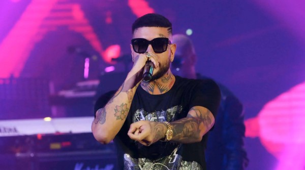 Ο Snik είναι ο τράπερ που κατηγορείται για ξυλοδαρμό της συντρόφου του