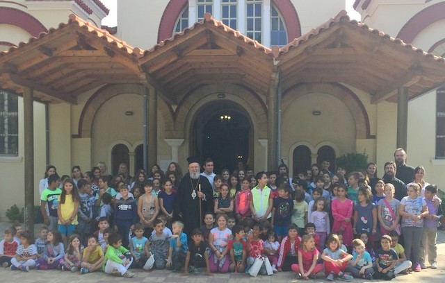 Ο Μητροπολίτης κοντά στα παιδιά