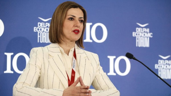 Λεκτική επίθεση στην Αγαπηδάκη σε εκκλησία: Πιστοί άρχισαν να φωνάζουν για τον γάμο των ομόφυλων ζευγαριών!