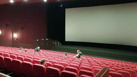 Ανοίγουν κινηματογράφοι, λούνα παρκ, παιδότοποι, υπηρεσίες μασάζ