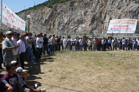 EPΓATIKH ΠPΩTOMAΓIA ΣΤΗ ΧΑΛΚΙΔΑ: Συγκέντρωση απολυμένων και εντάσεις